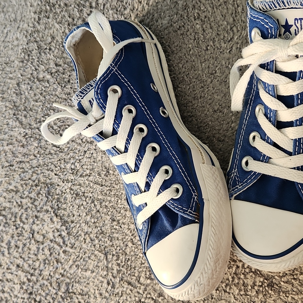 Blue low-top converse - Picture 2 of 13